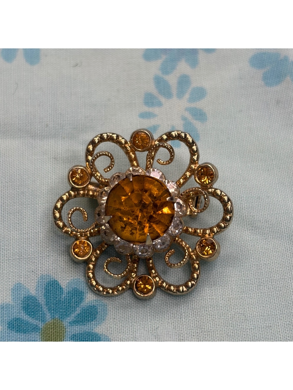 Coro filigree orange/yellow rhinestone gold tone brooch vintage 1950s